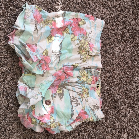 Shorts - Picture 2 of 3